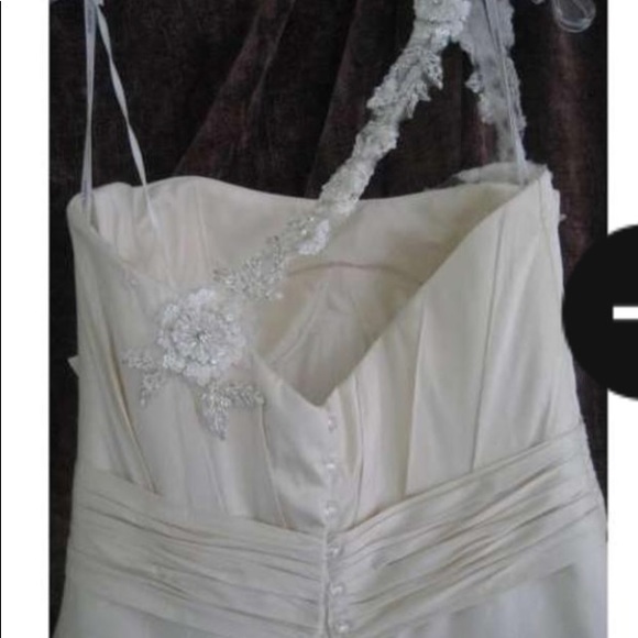 Martina Liana wedding dress - Picture 3 of 5